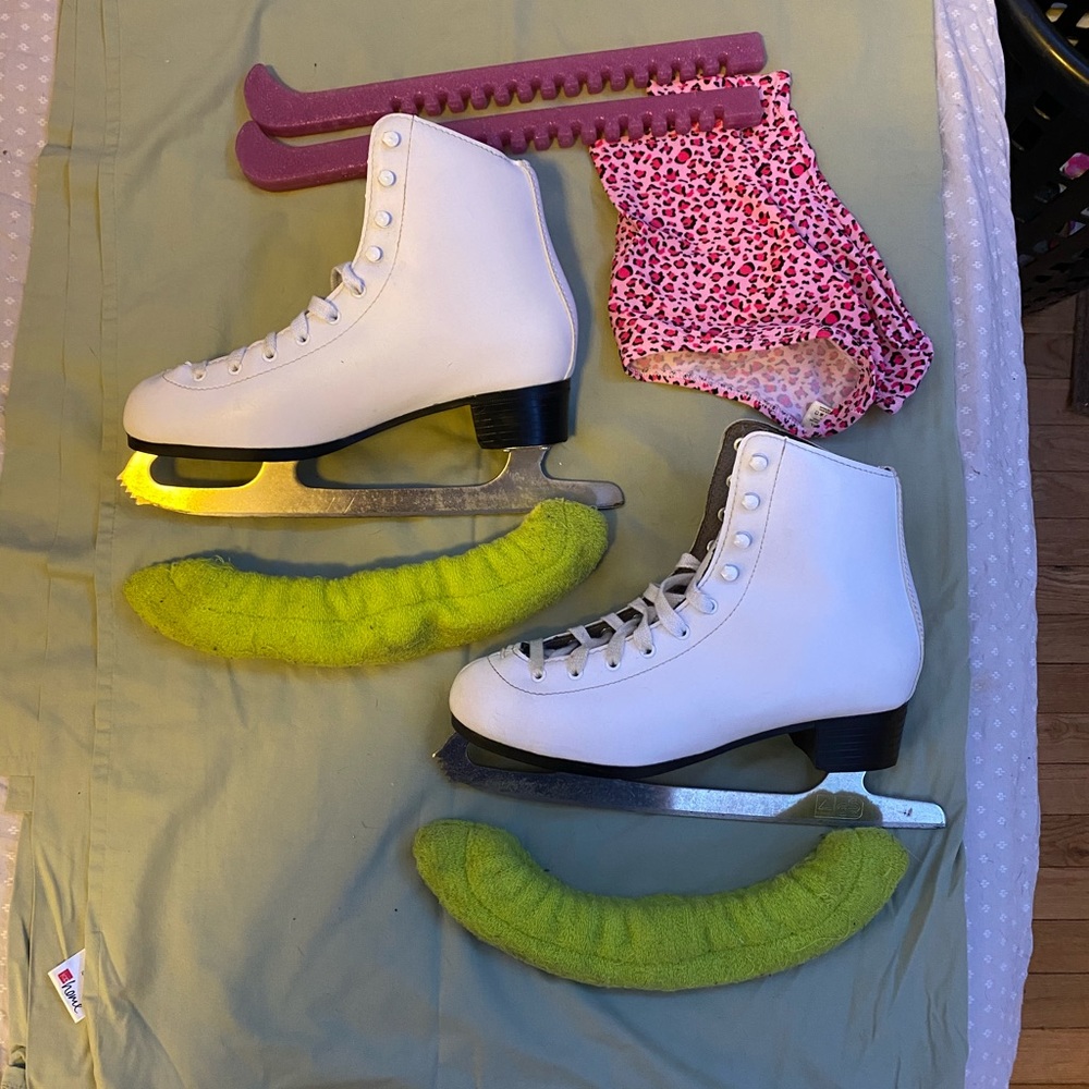 Women’s white ice skates